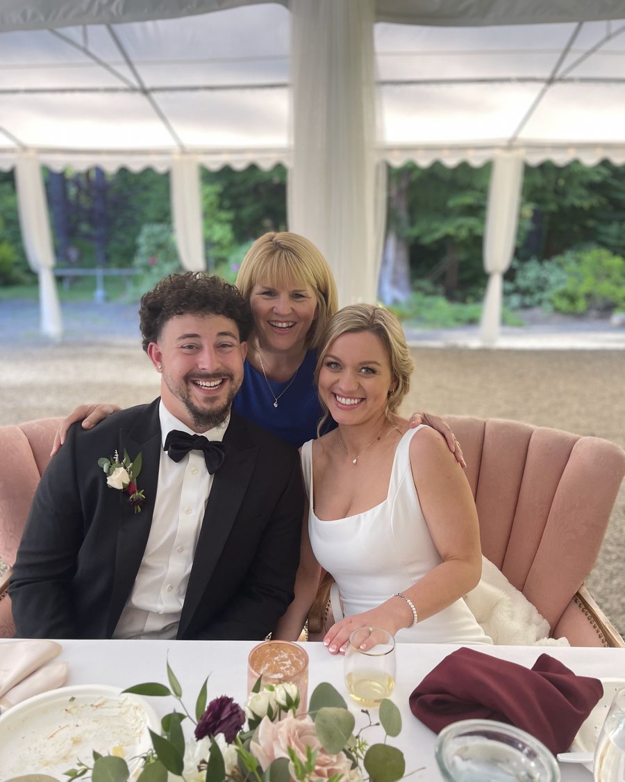Rhonda with a couple at their reception table
